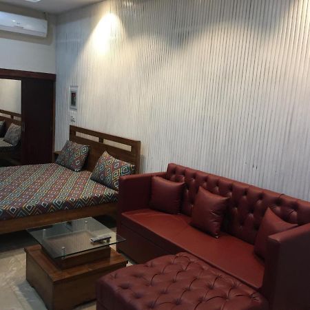One Bed Studio Apartment Near Shaukat Khanum Лахор Екстер'єр фото