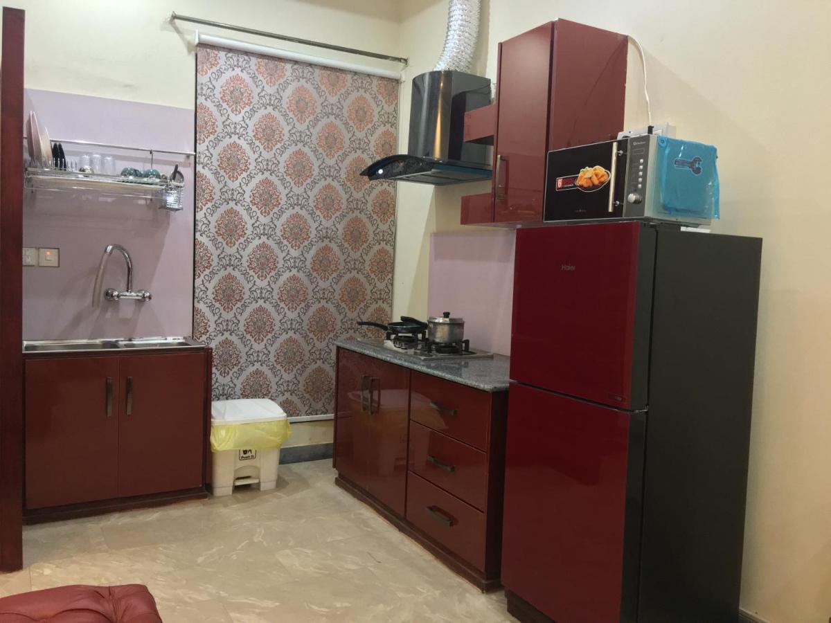 One Bed Studio Apartment Near Shaukat Khanum Лахор Екстер'єр фото