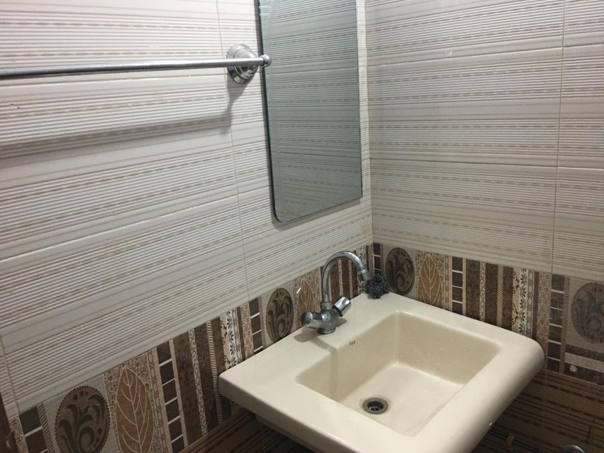 One Bed Studio Apartment Near Shaukat Khanum Лахор Екстер'єр фото